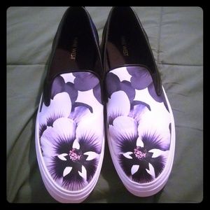 Nine West woman slip on sneakers